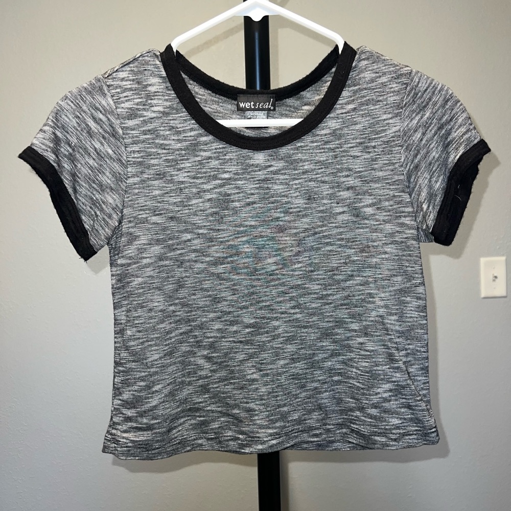 Wet Seal Black and Grey Cropped T-shirt size small